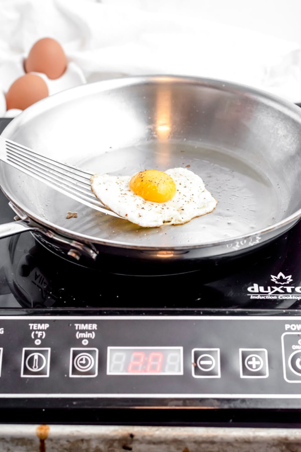 Fried Egg with Perfect Runny Egg Yolk » the practical kitchen
